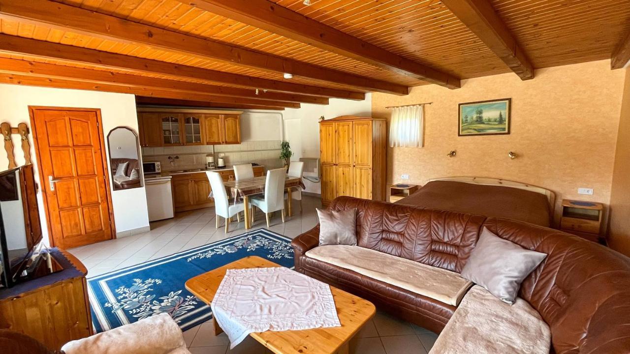 Magyar Apartmanhazak I-Iii. Zalakaros Exterior photo