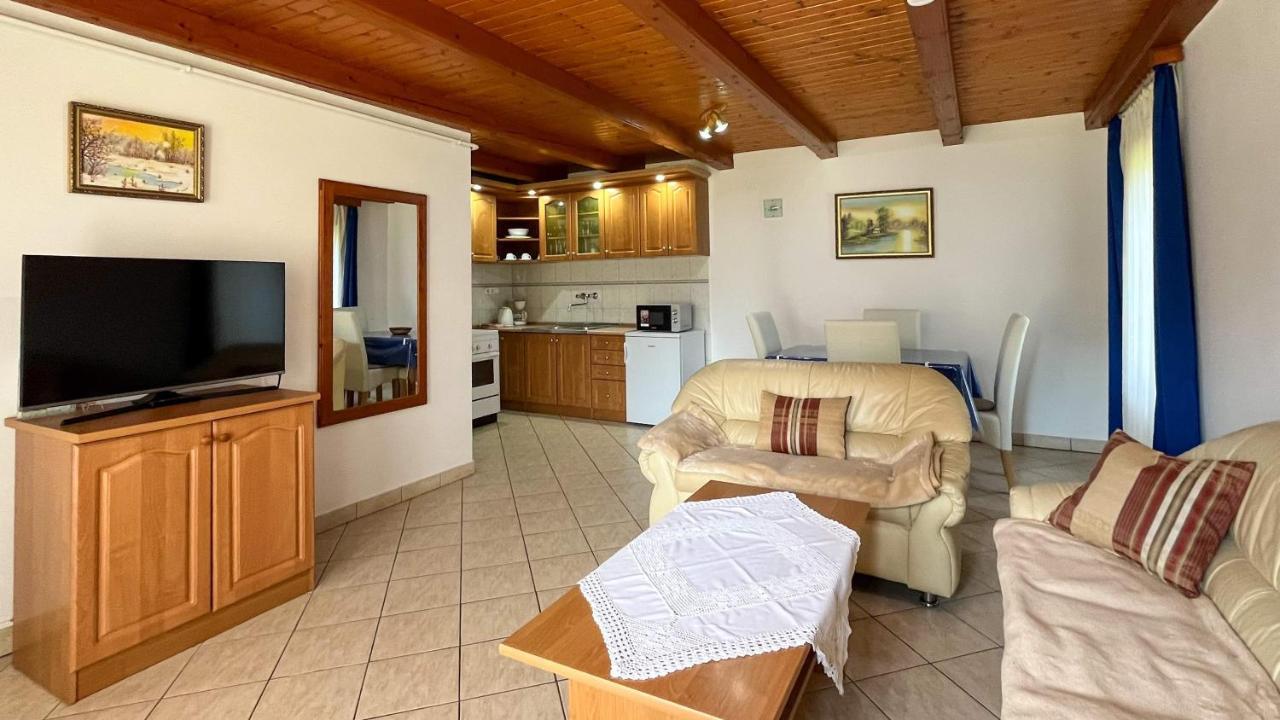 Magyar Apartmanhazak I-Iii. Zalakaros Exterior photo